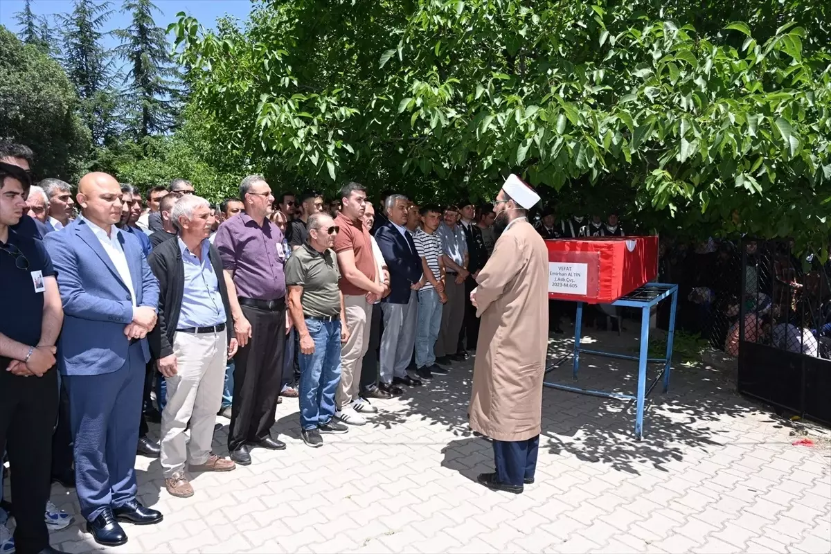 Jandarma Astsubay Emirhan Altın Son Yolculuğuna Uğurlandı