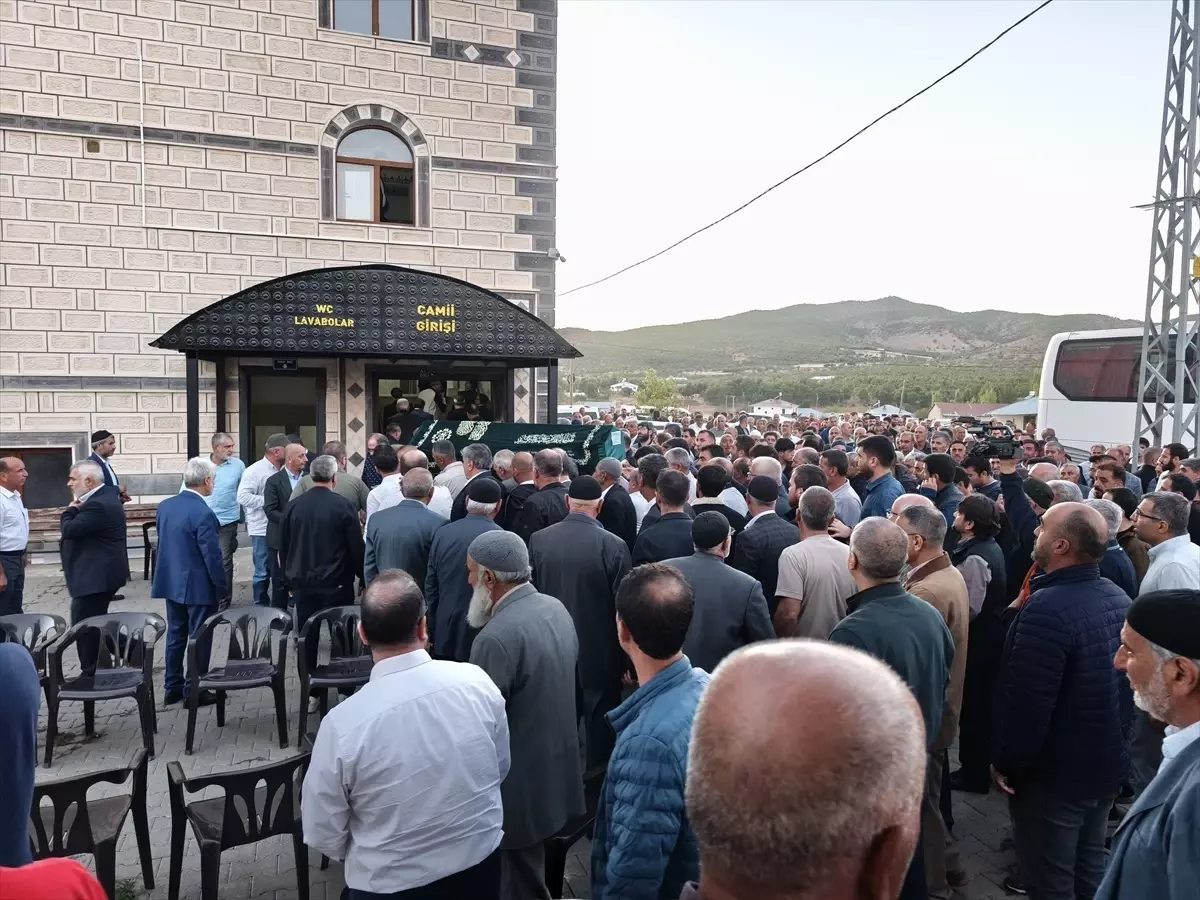 İHH Yönetim Kurulu Üyesi Vahdettin Kaygan Toprağa Verildi
