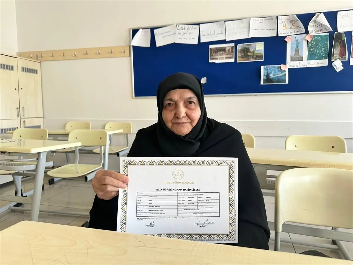 İstanbul'da yaşayan 78 yaşındaki kadın imam hatip lisesini bitirip hafız oldu