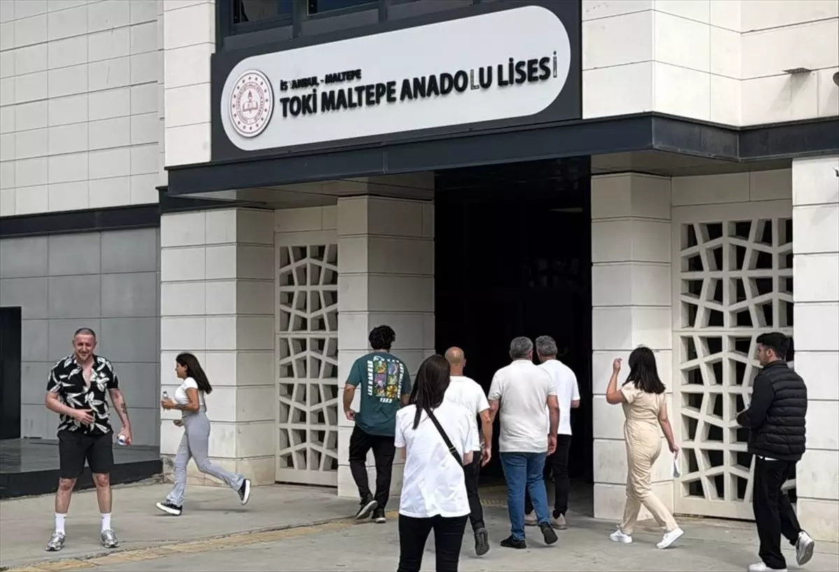 YKS 2025'in İlk Oturumu TYT İstanbul'da Başladı