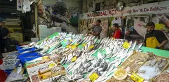 İstanbul'da Balık Tezgahları Av Yasağının Sonunda Canlandı