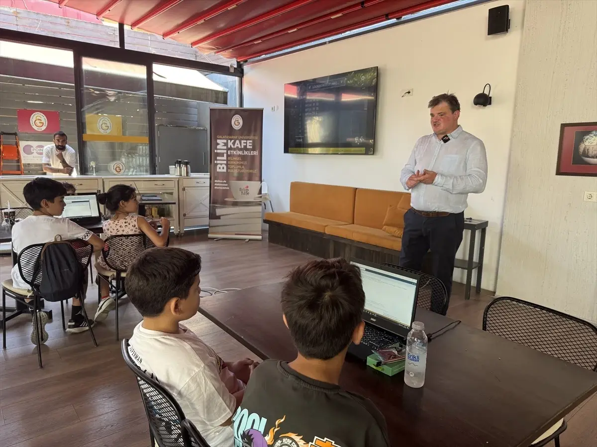 Bilim Kafe'de Deniz ve Su Altı Bilimi Ele Alındı