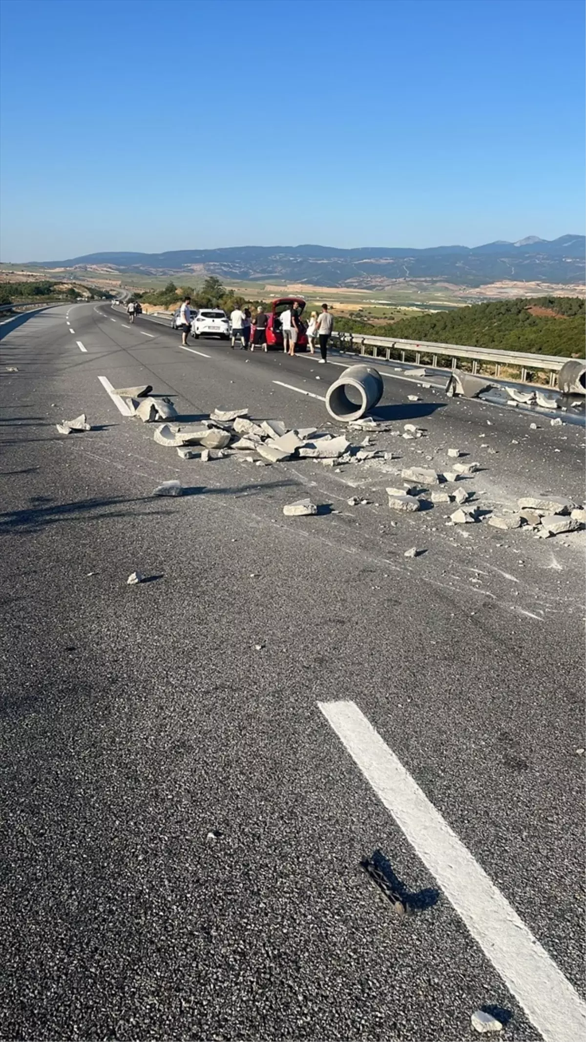 İstanbul-İzmir Otoyolu'nda Tır Kazası: Sürücü Yaralandı