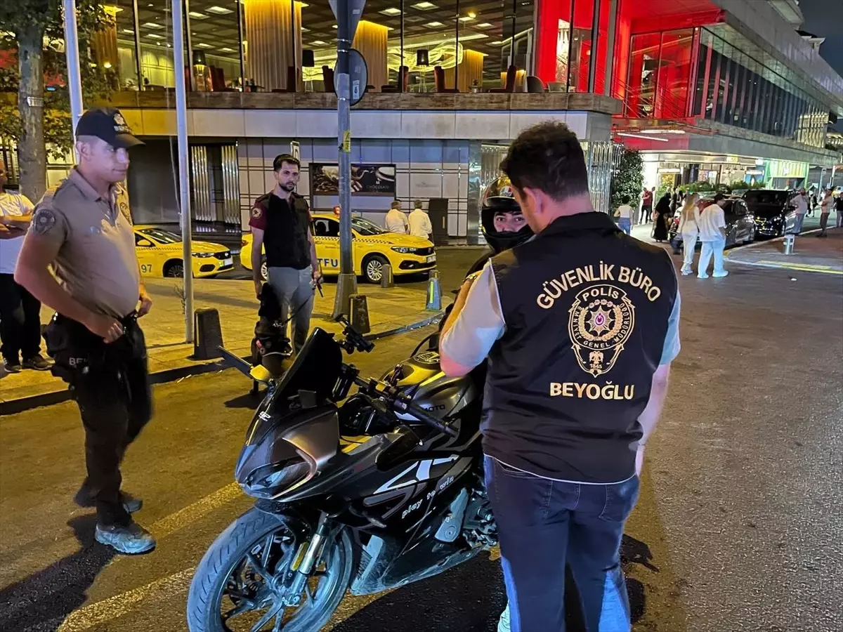 İstanbul'da Huzur Uygulaması: Polis Ekipleri Denetimlerde