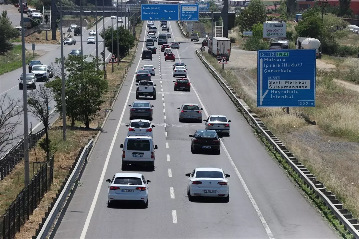 Kurban Bayramı'nda İstanbul-Tekirdağ Yolunda Trafik Yoğunluğu
