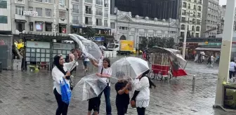 İstanbul'da Aniden Bastıran Sağanak Yağış Hayatı Olumsuz Etkiledi