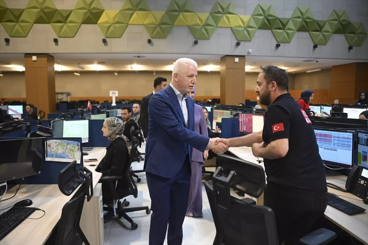 İstanbul Valisi Davut Gül, Bayramın Üçüncü Gününde Ziyaretlerle Bayramlaştı