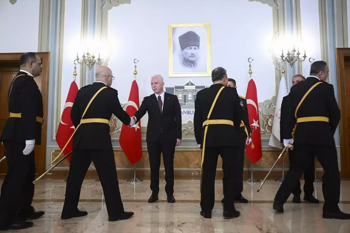İstanbul Valisi Gül, 30 Ağustos Zafer Bayramı dolayısıyla tebrikleri kabul etti