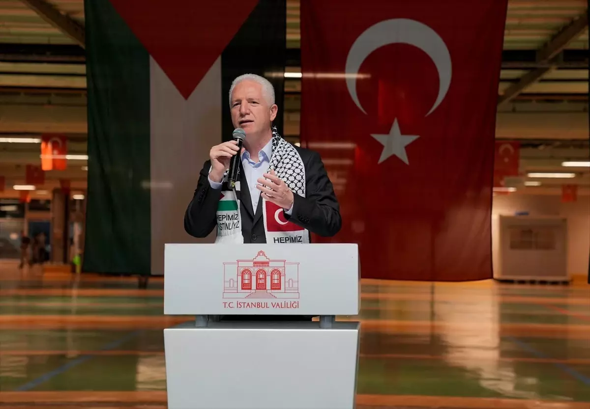 İstanbul'daki Balıkçılar Gazze İçin Bir Günlük Hasılatını Bağışladı