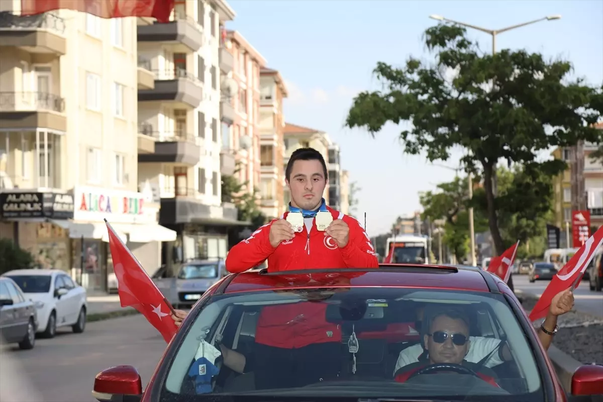 Altın Madalya Kazanan Ahmet Ünal'a Çubuk'ta Coşkulu Karşılama