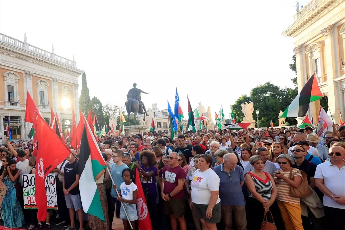 İtalya'da Filistin'e Destek Gösterileri