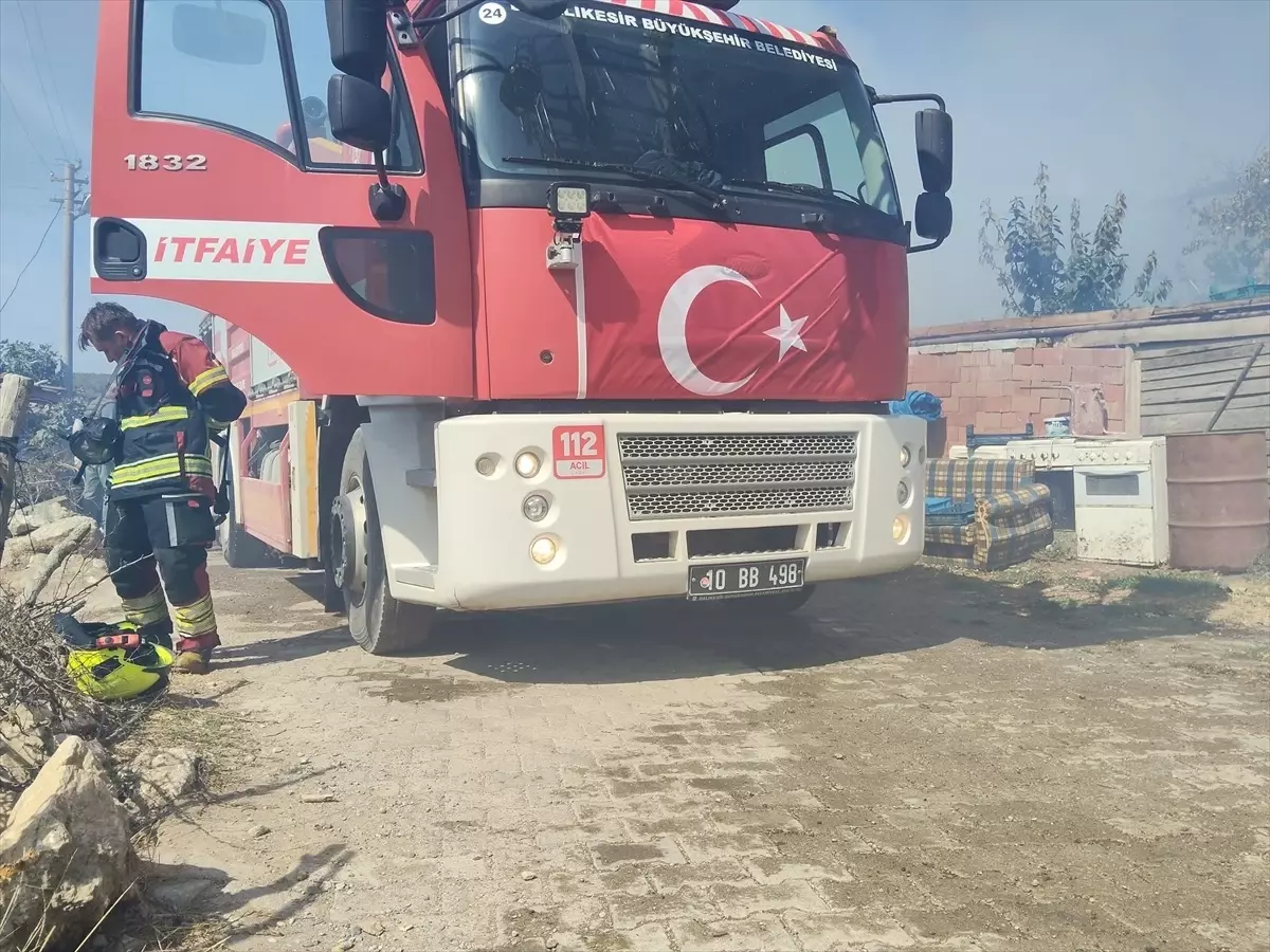 Balıkesir'de Ev Yangını: İtfaiye Ekipleri Müdahale Etti