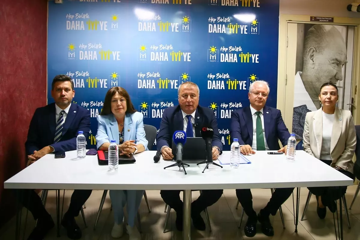 İYİ Parti Uşak'ta Ekonomik Sorunları Gündeme Getirdi