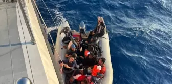 İzmir Açıklarında 18 Düzensiz Göçmen Kurtarıldı, 16 Yakalandı