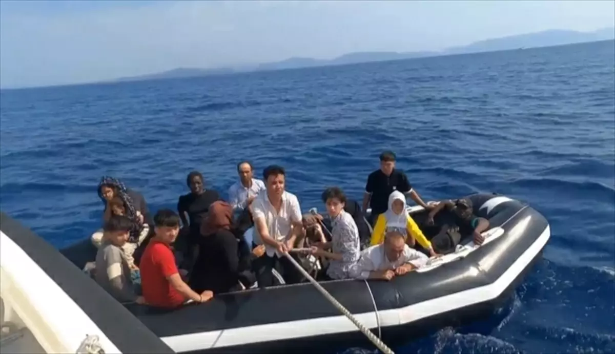 Seferihisar Açıklarında 23 Düzensiz Göçmen Kurtarıldı