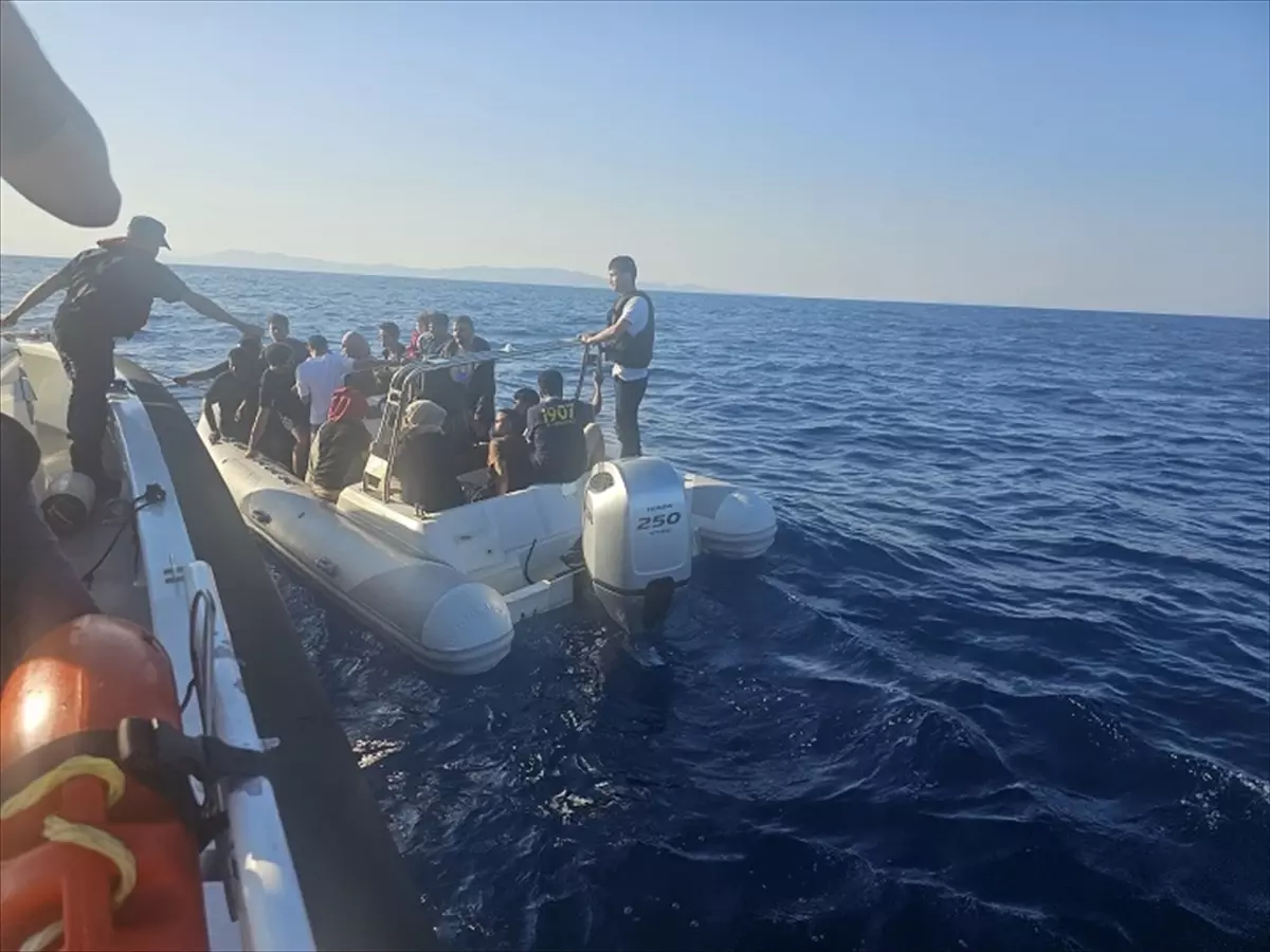 İzmir Açıklarında Düzensiz Göçmen Kurtarma Operasyonu