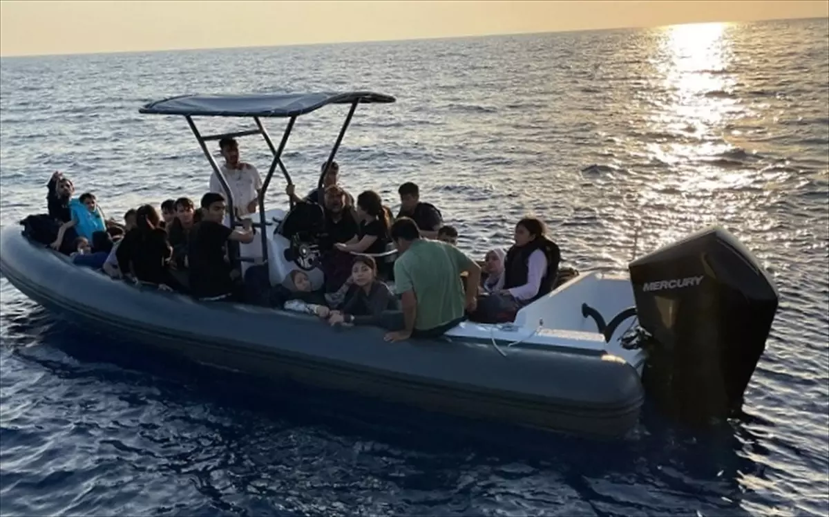 İzmir'de 73 Düzensiz Göçmen Kurtarıldı