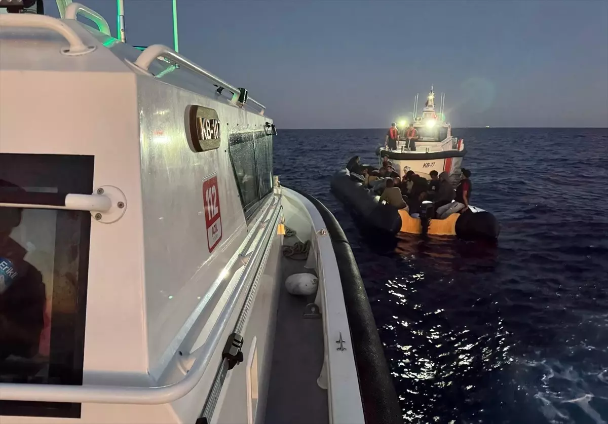 Dikili ve Çeşme'de 89 Düzensiz Göçmen Yakalandı
