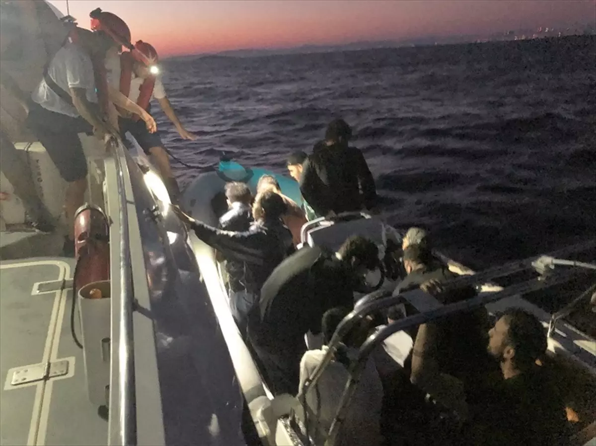 Çeşme Açıklarında 30 Düzensiz Göçmen Kurtarıldı