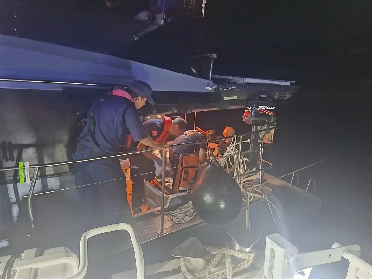 Urla Açıklarında Rahatsızlanan Kişi Sahil Güvenlik Tarafından Tahliye Edildi