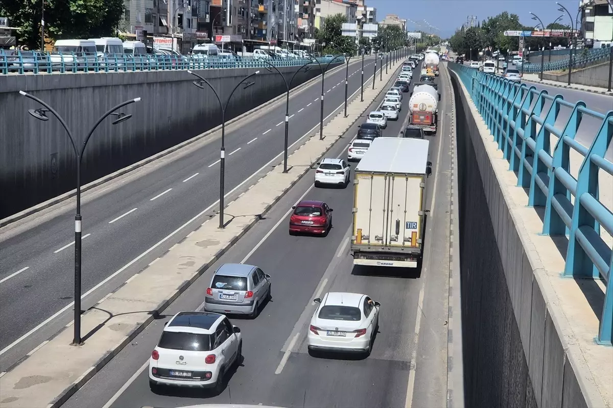 Turgutlu'da Kurban Bayramı Nedeniyle Trafik Yoğunluğu
