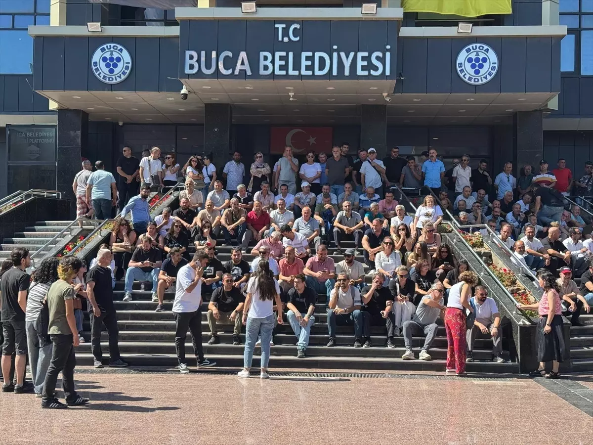 Buca'da Grev Nedeniyle Biriken Çöpler ve Tepkiler