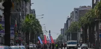 İzmir Büyükşehir Belediyesinde İşten Atılan İşçilerden Meclis Protestosu