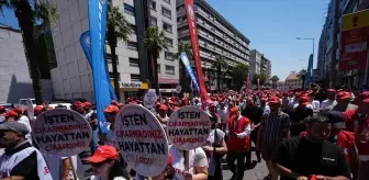 İzmir'de İşten Çıkarılan İşçilerden Protesto Eylemi
