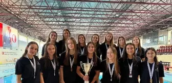 İzmir Büyükşehir Belediyespor 16 Yaş Altı Kızlar Sutopu Ligi Şampiyonu