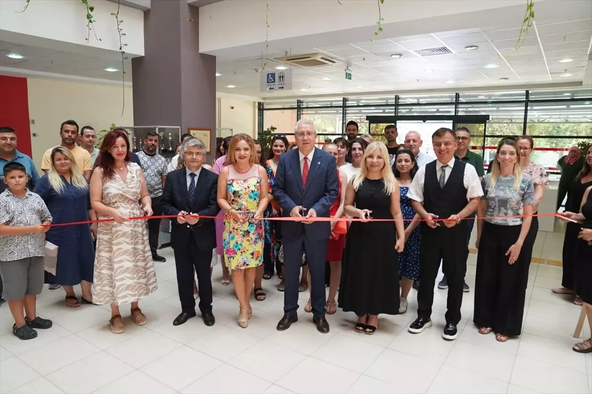 İzmir'de 15 Temmuz Demokrasi ve Milli Birlik Günü'ne Özel Resim Sergisi Açıldı