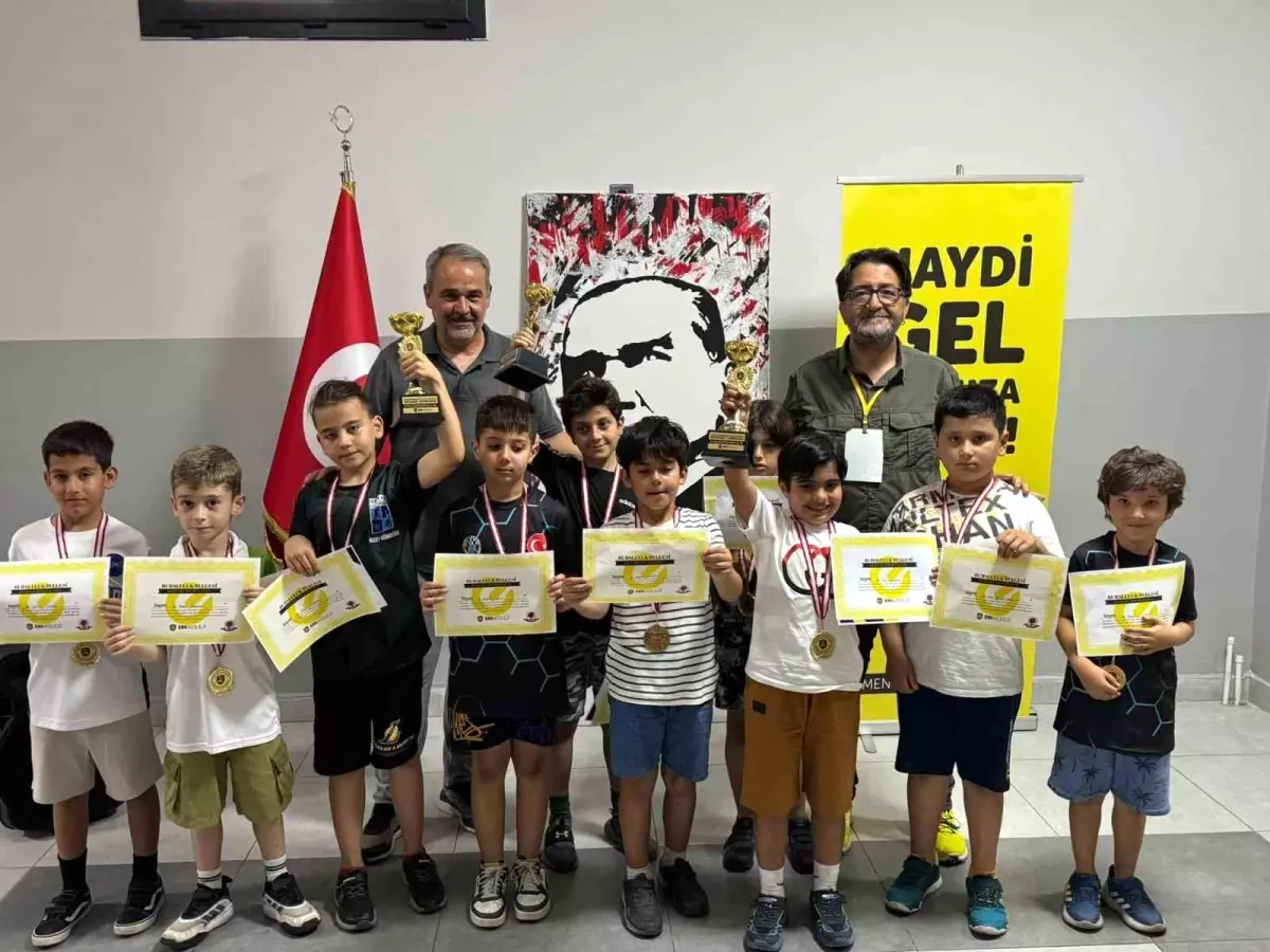 19 Mayıs Gençlik ve Spor Bayramı Satranç Turnuvası İzmir'de Gerçekleştirildi