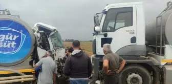 Ödemiş'te Süt Kamyonları Çarpıştı: 1 Yaralı