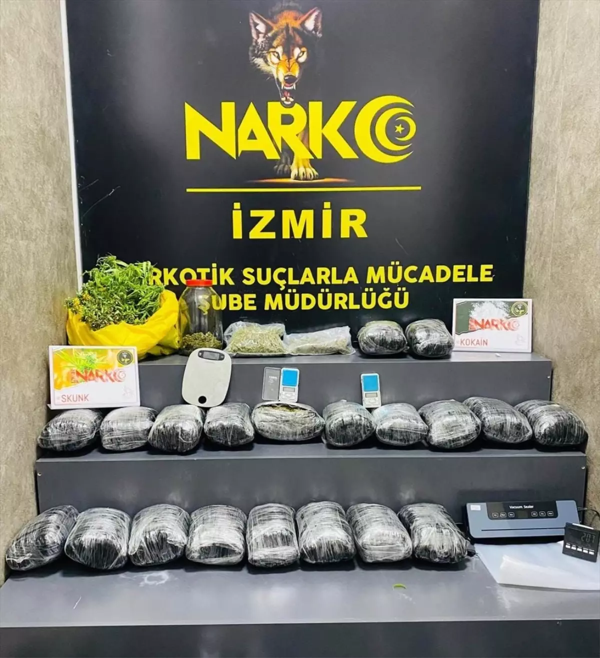 İzmir'de Uyuşturucu Operasyonu: 22 Kilo Esrar Ele Geçirildi