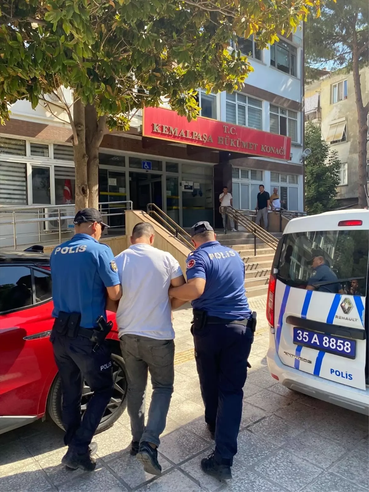 Firari Hükümlü İzmir&apos;de Yakalandı
