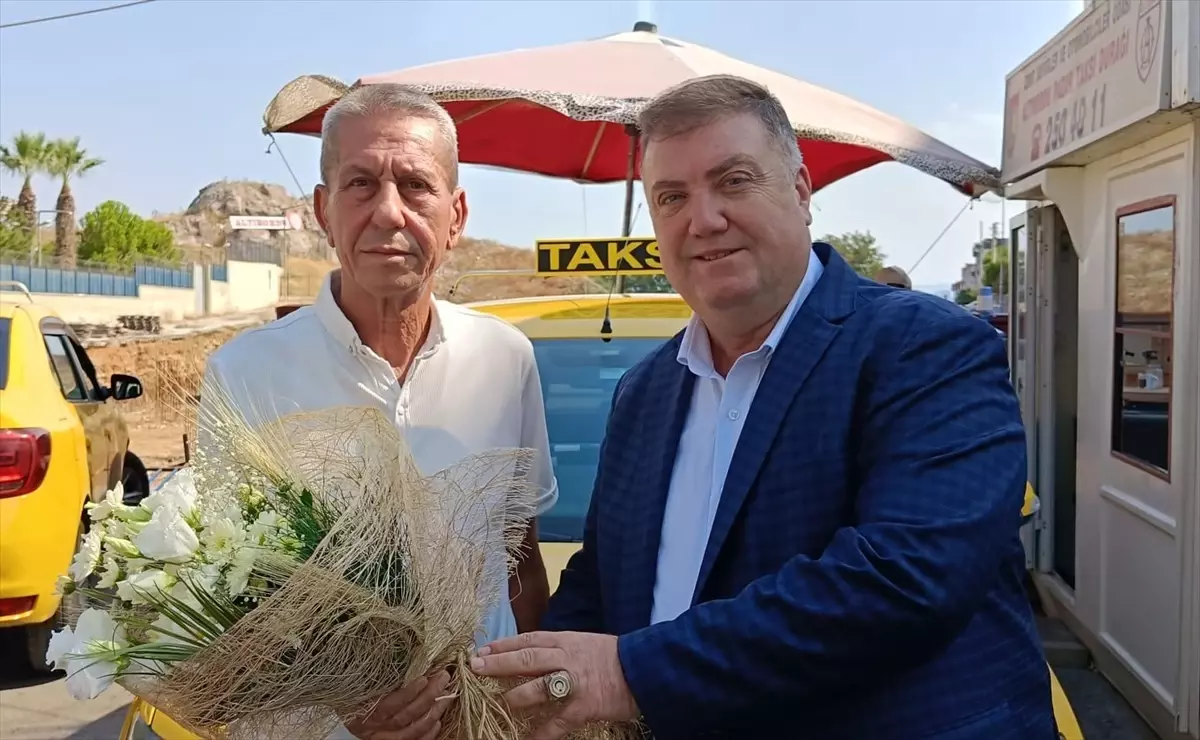 İzmirli Taksici, 45 Yılda Tek Ceza Almadan Mesleğini Sürdürüyor