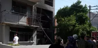 İzmir'de Apartmanda Yangın: İki Tüp Patladı, Bir Genç Kız Kurtarıldı
