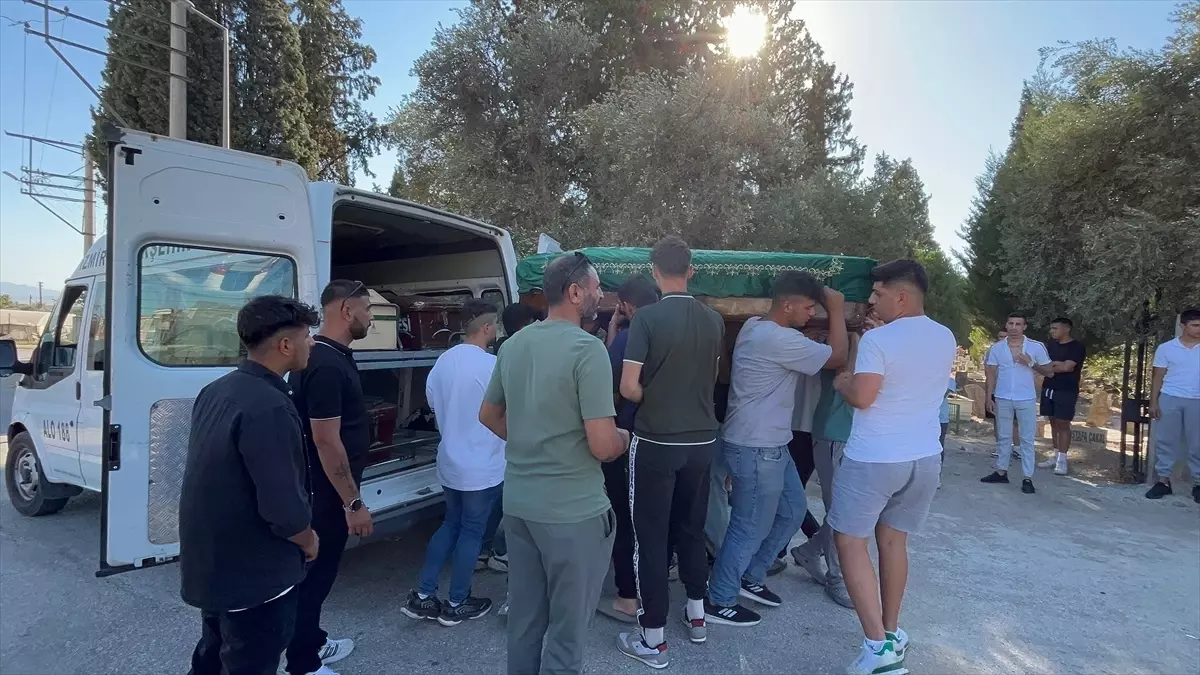 Bayındır'da Boğulan Çocuğun Cenazesi Defnedildi