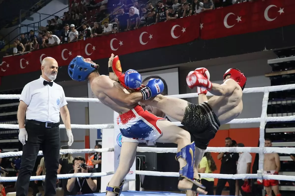 Türkiye Kick Boks Şampiyonası İzmir'de Başladı