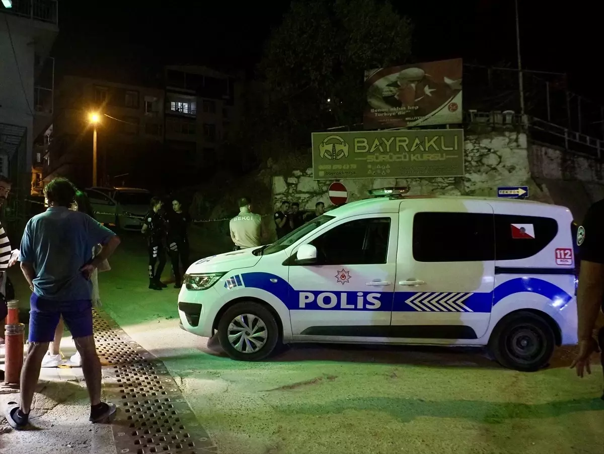 İzmir'de Tartışma Kanlı Bitti: Eşini Yaralayan Adam Rehin Alındı