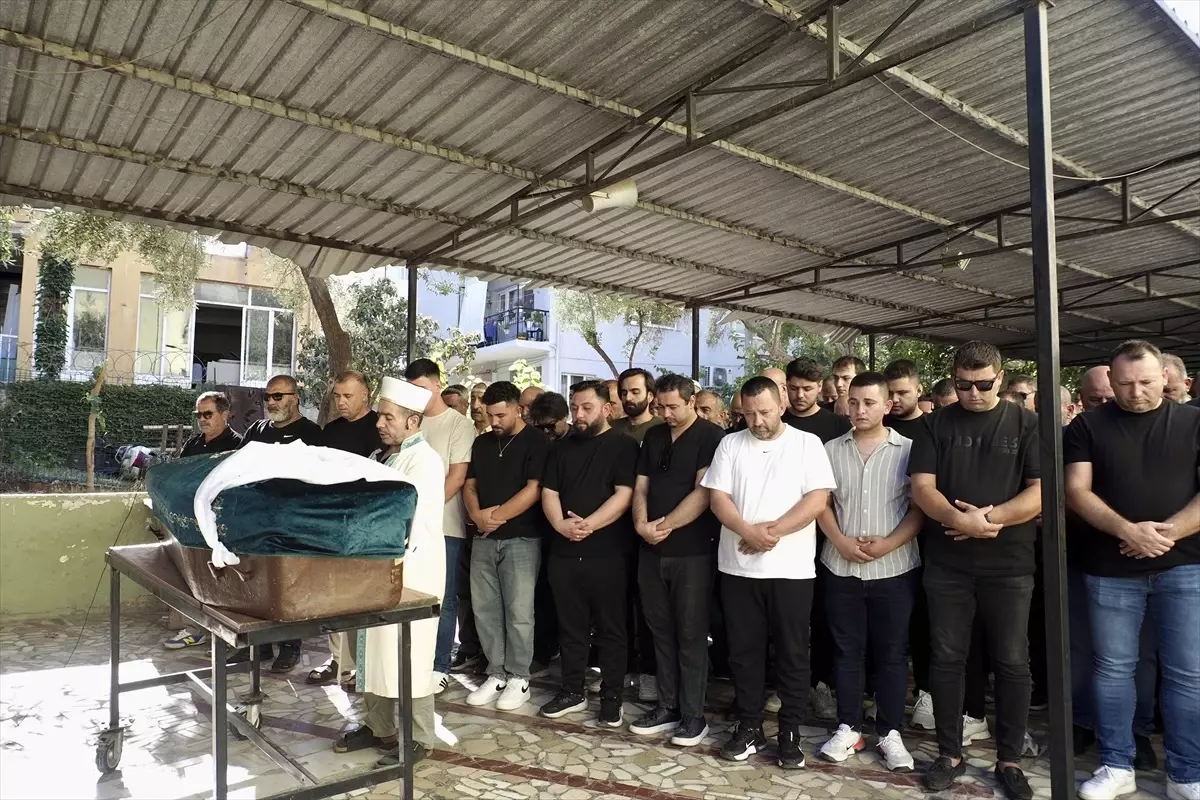 Çiğli'de Kadın Cinayeti: Demet Akarsu Son Yolculuğuna Uğurlandı