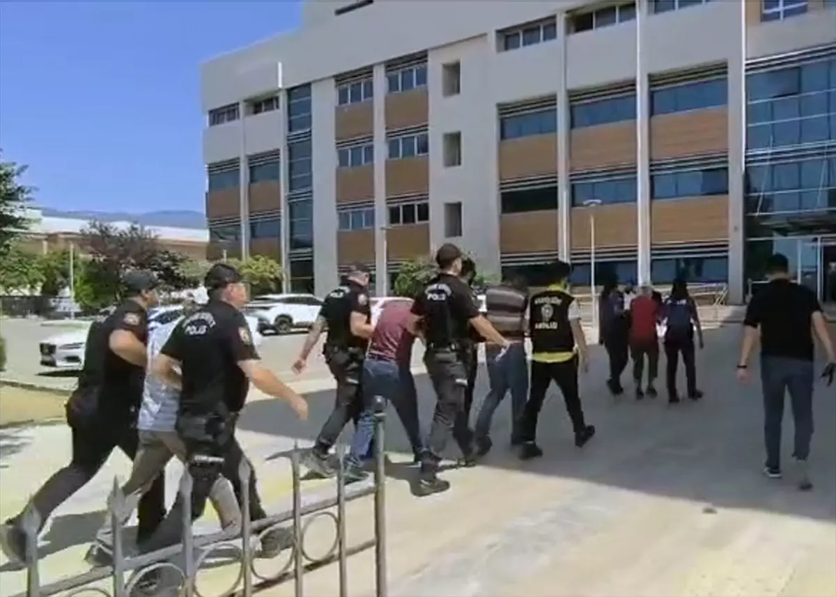 Ödemiş'te Fuhuş Operasyonunda 3 Tutuklama