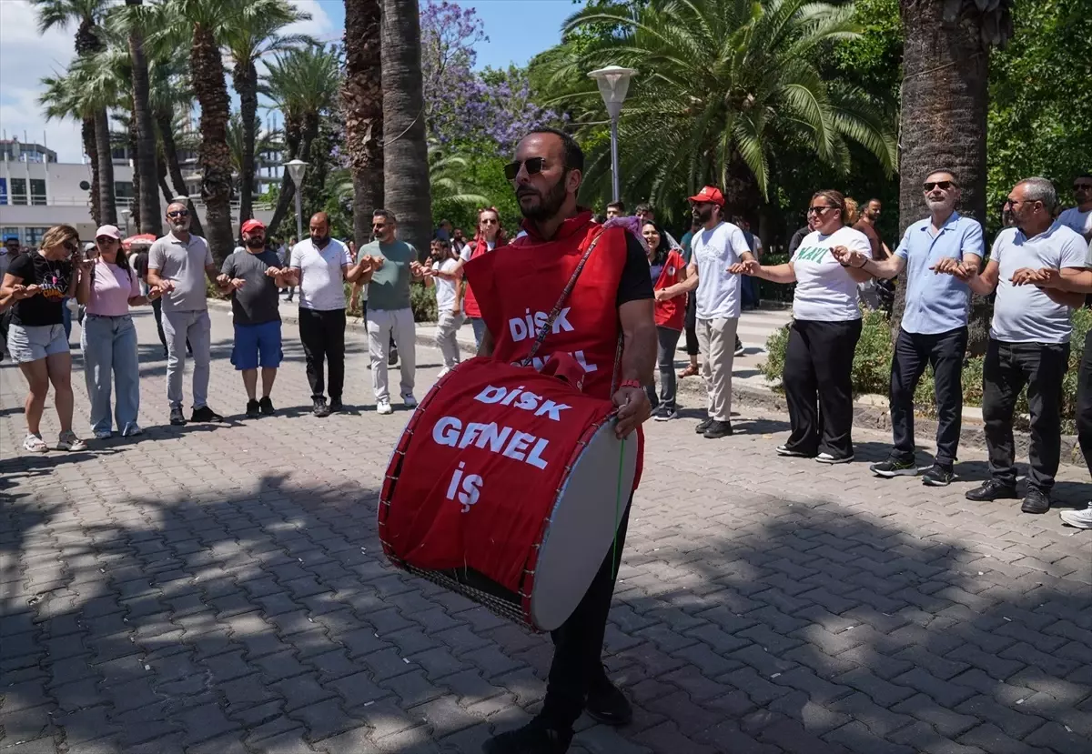 İzmir'de İşçiler Grevde: Toplu İş Sözleşmesinde Anlaşmazlık