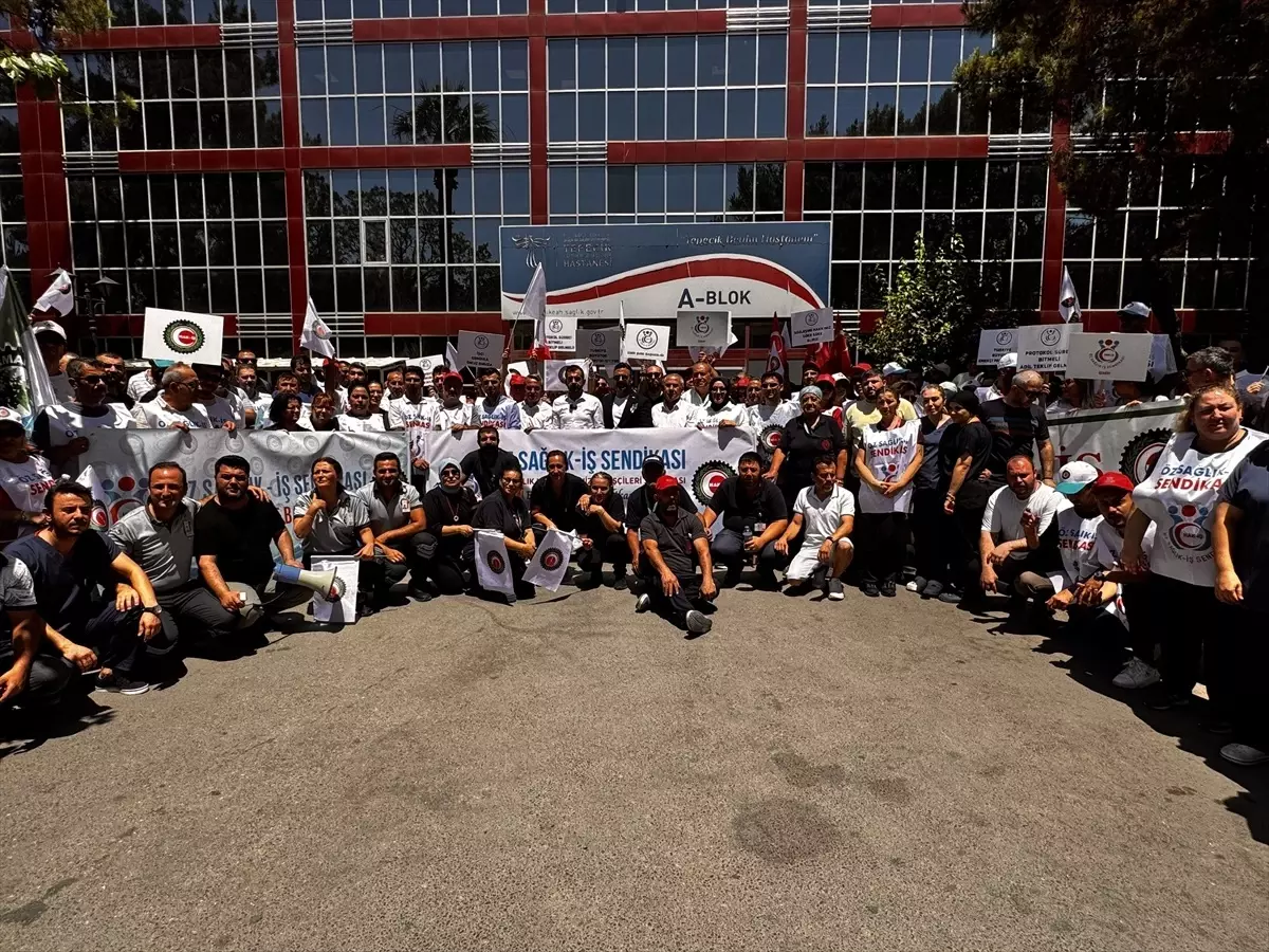 İzmir'de Kamu İşçileri, Toplu Sözleşme Taleplerini Açıkladı