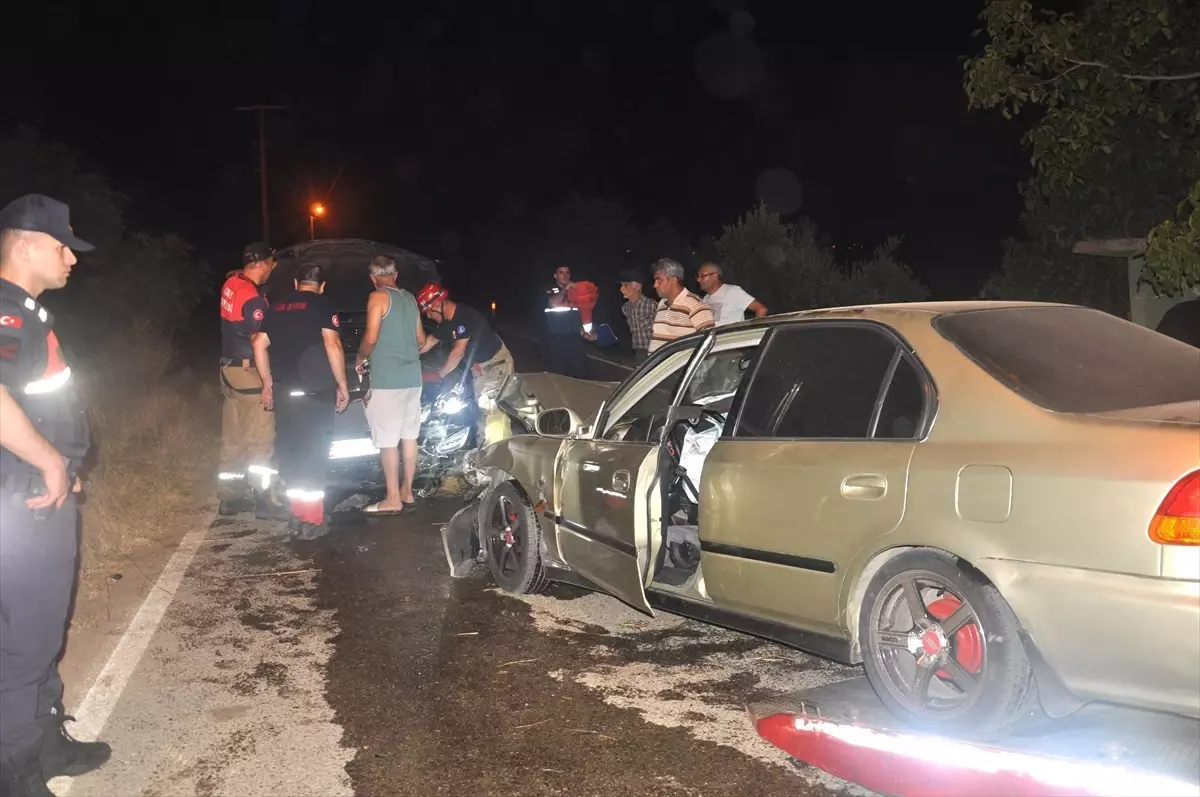 Ödemiş'te Otomobil Çarpışması: 4 Yaralı