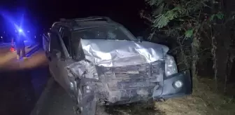 Ödemiş'te Kamyonet ile Otomobil Çarpıştı: 1 Ölü, 8 Yaralı