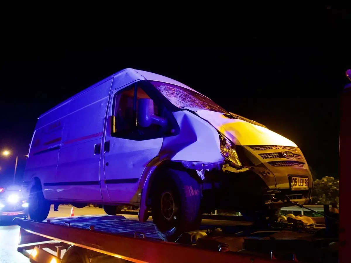 İzmir'de Motosiklet Kazası: Baba Hayatını Kaybetti, Oğlu Yaralı