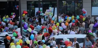 İzmir'de Kanserli Çocuklar İçin Renkli Balonlar Gökyüzüne Uçtu