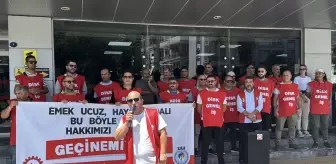 Karşıyaka Belediyesi İşçileri Maaşlarını Alamadıkları İçin Oturma Eylemi Yaptı