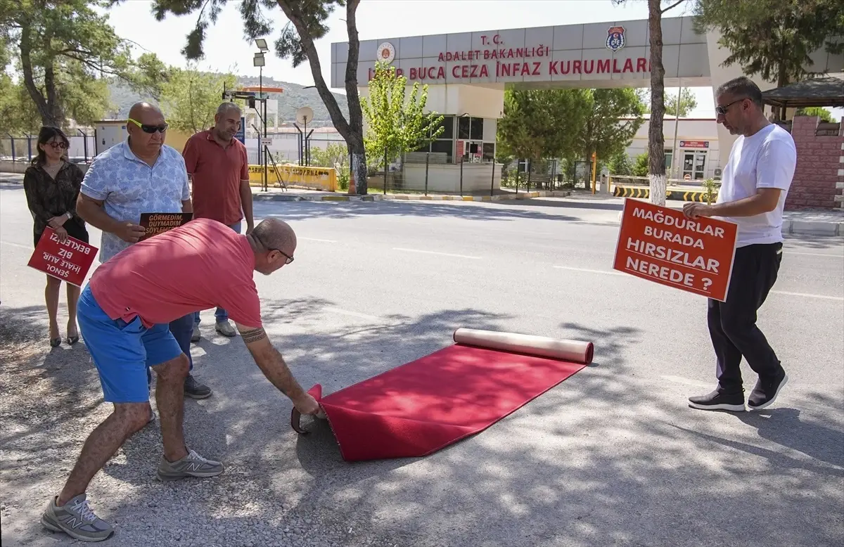 İzmir Kooperatif Mağdurlarından Kırmızı Halı Eylemi