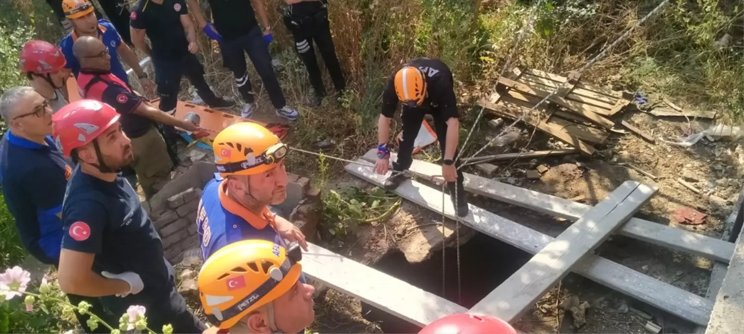 İzmir'de Su Kuyusuna Düşen Anne ve İki Çocuğu Kurtarıldı